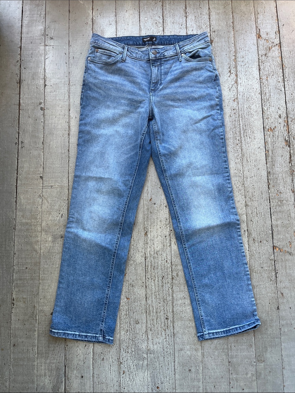 Simply Vera Vera Wang Women’s Faded Blue Straight Jeans